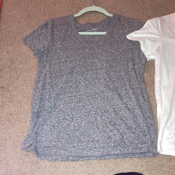 Women’s Universal Threads Short Sleeve Bundle - Picture 2 of 3